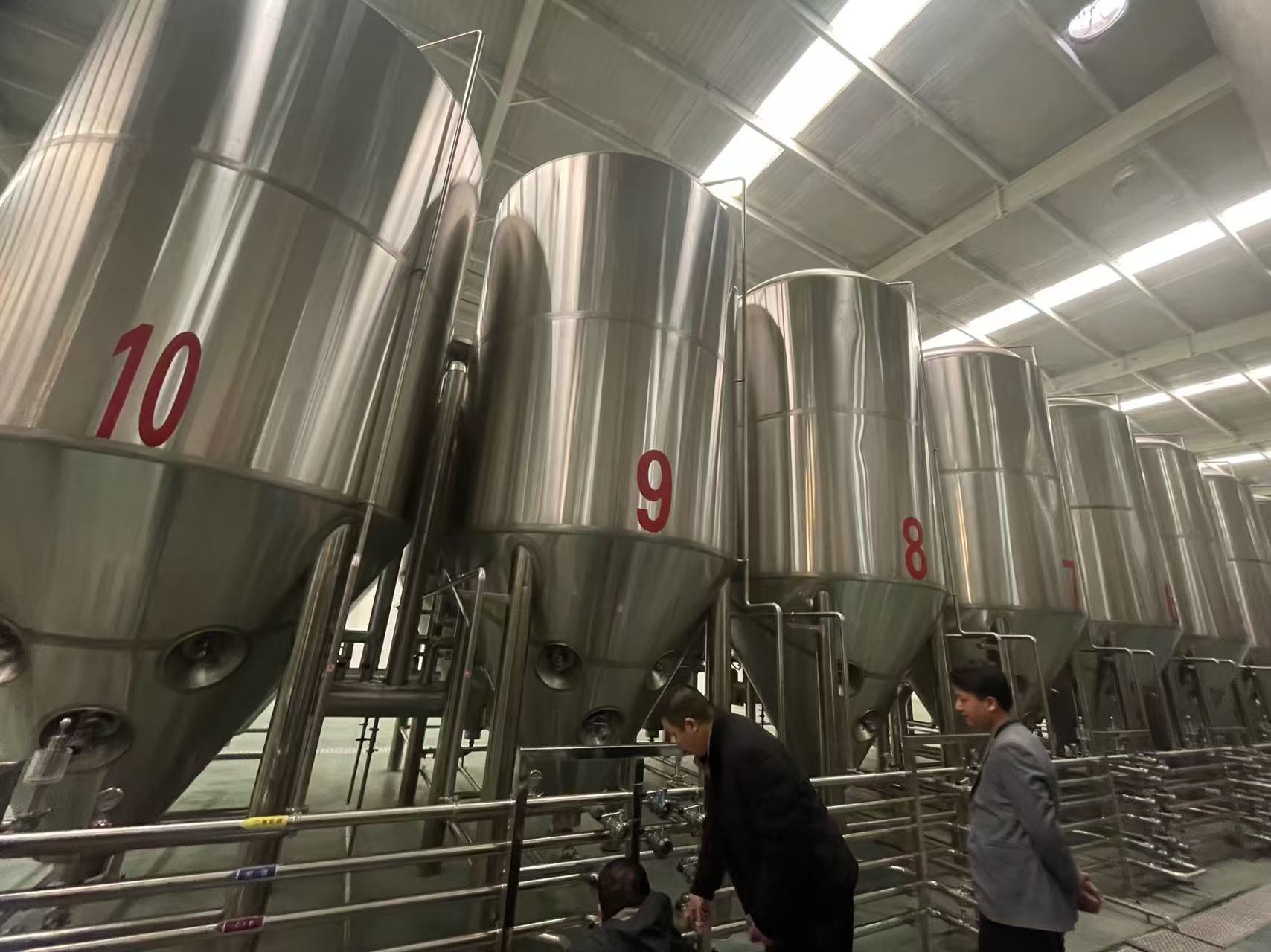 中方精酿啤酒设备厂—平面布置、设备设计、制造、调试、培训等一条龙服务